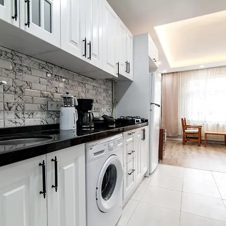 Modern Flat Close To Osmanbey Metro Station